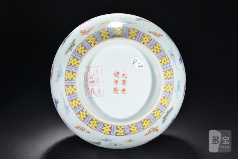 清 粉彩百蝶赏瓶 - 图8